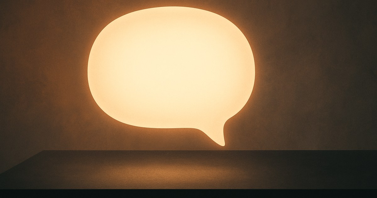 Illustration of a glowing speech bubble, symbolizing being mentioned inside an AI answer (GEO)