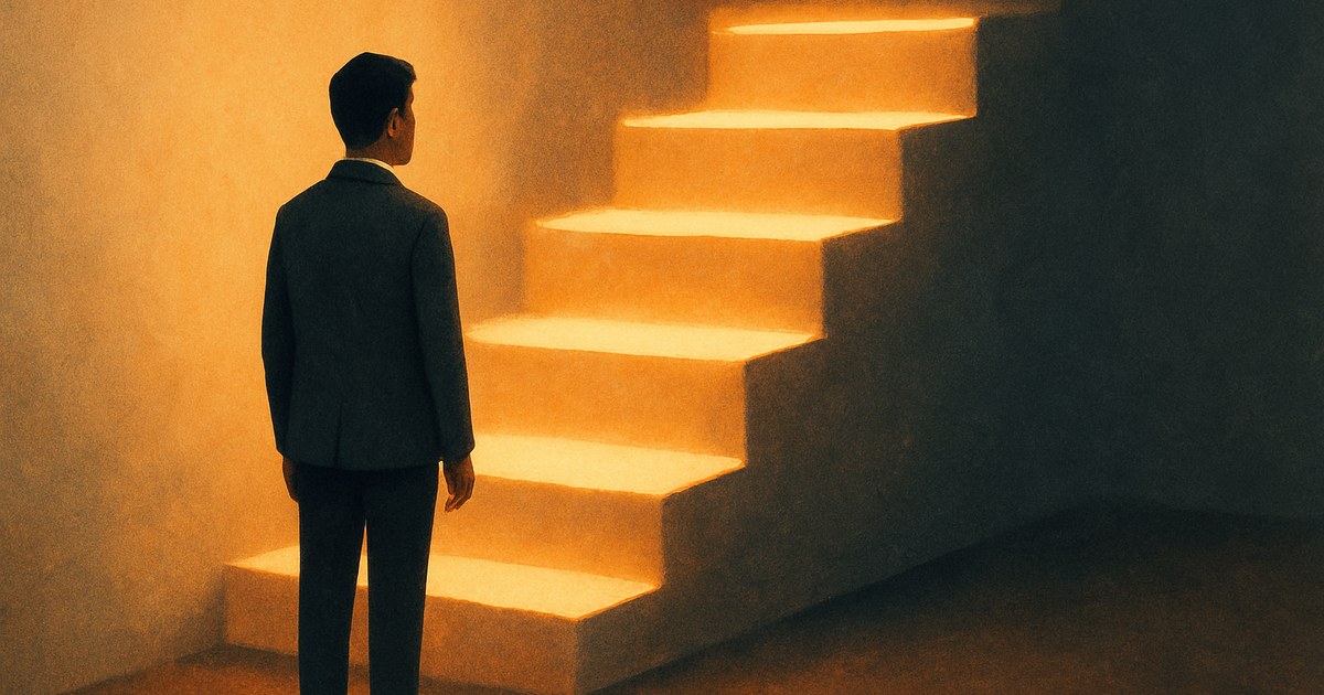 Illustration of a person at the foot of a glowing staircase with five steps, symbolizing the path to becoming an e-commerce consultant
